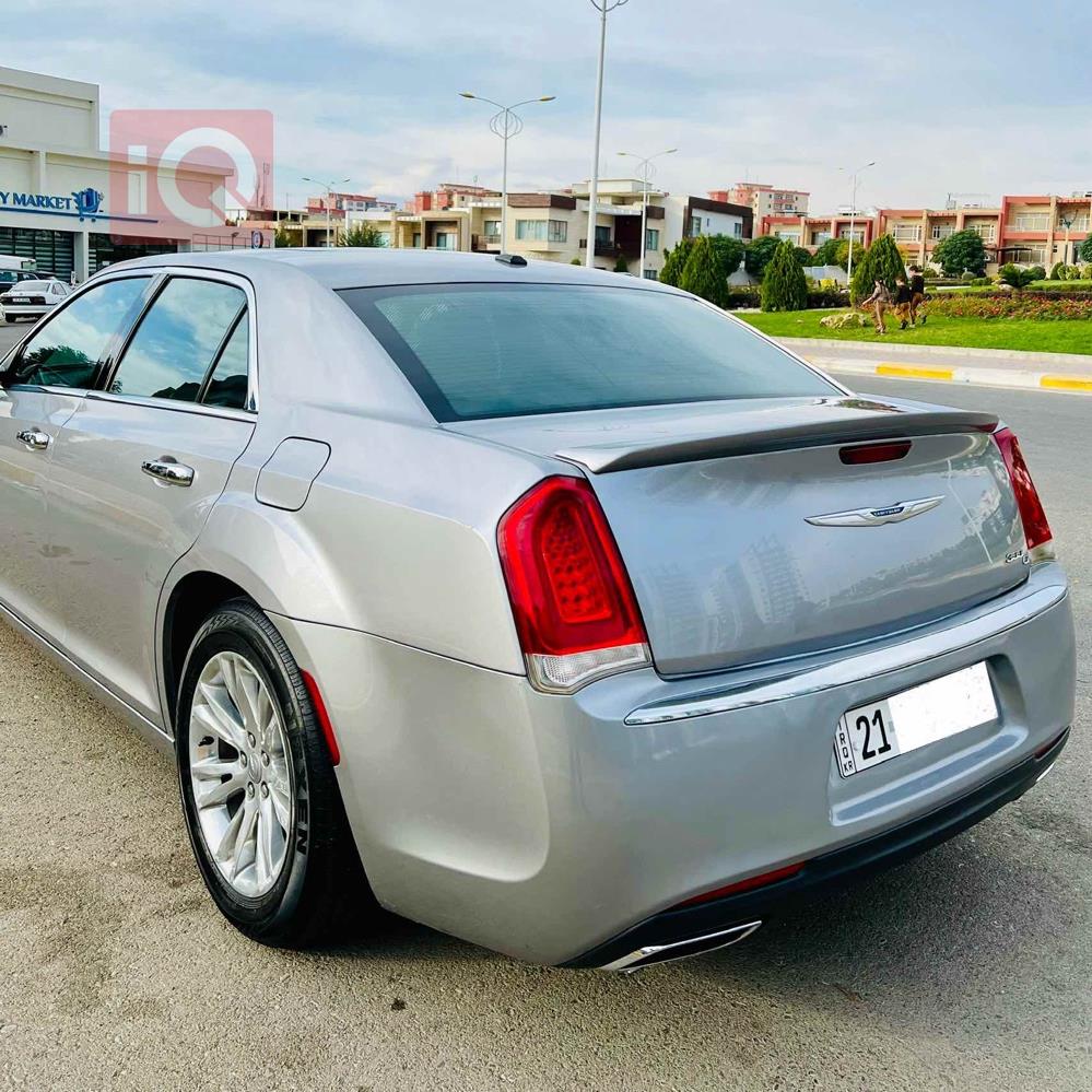 کرایسلەر 300